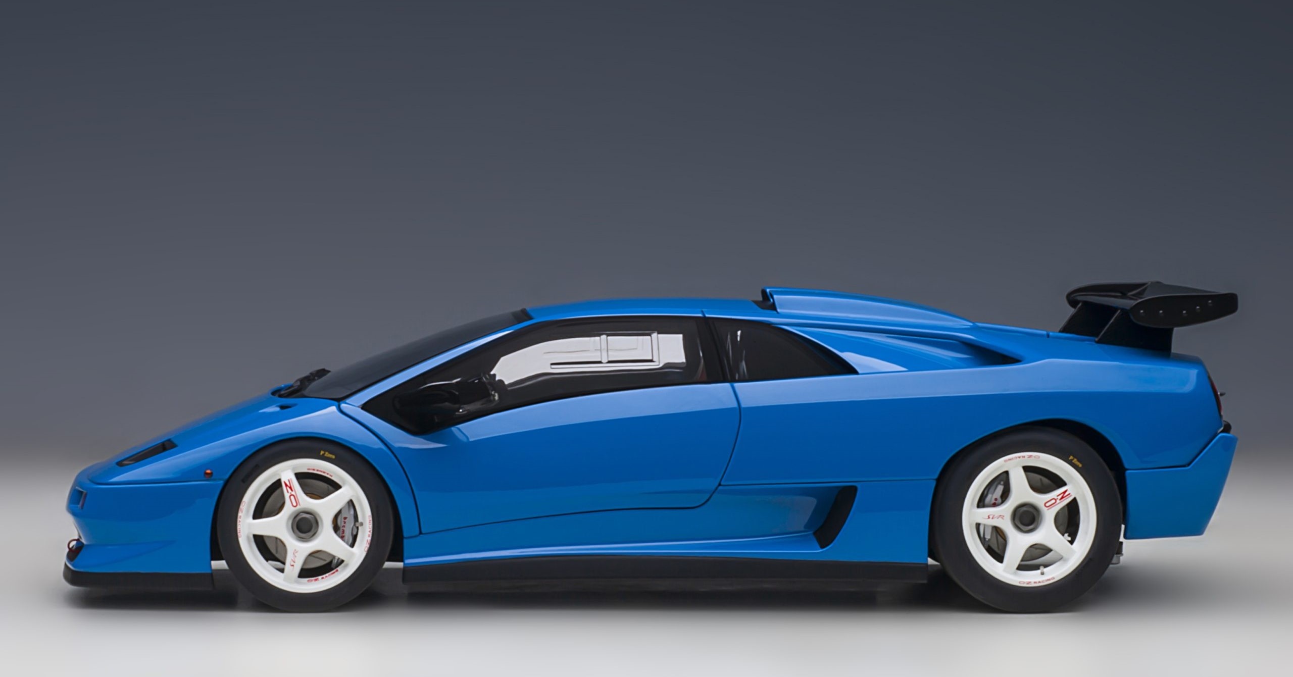 Lamborghini Diablo SV R Blue in 1:18 Scale by AUTOart by AUTOart