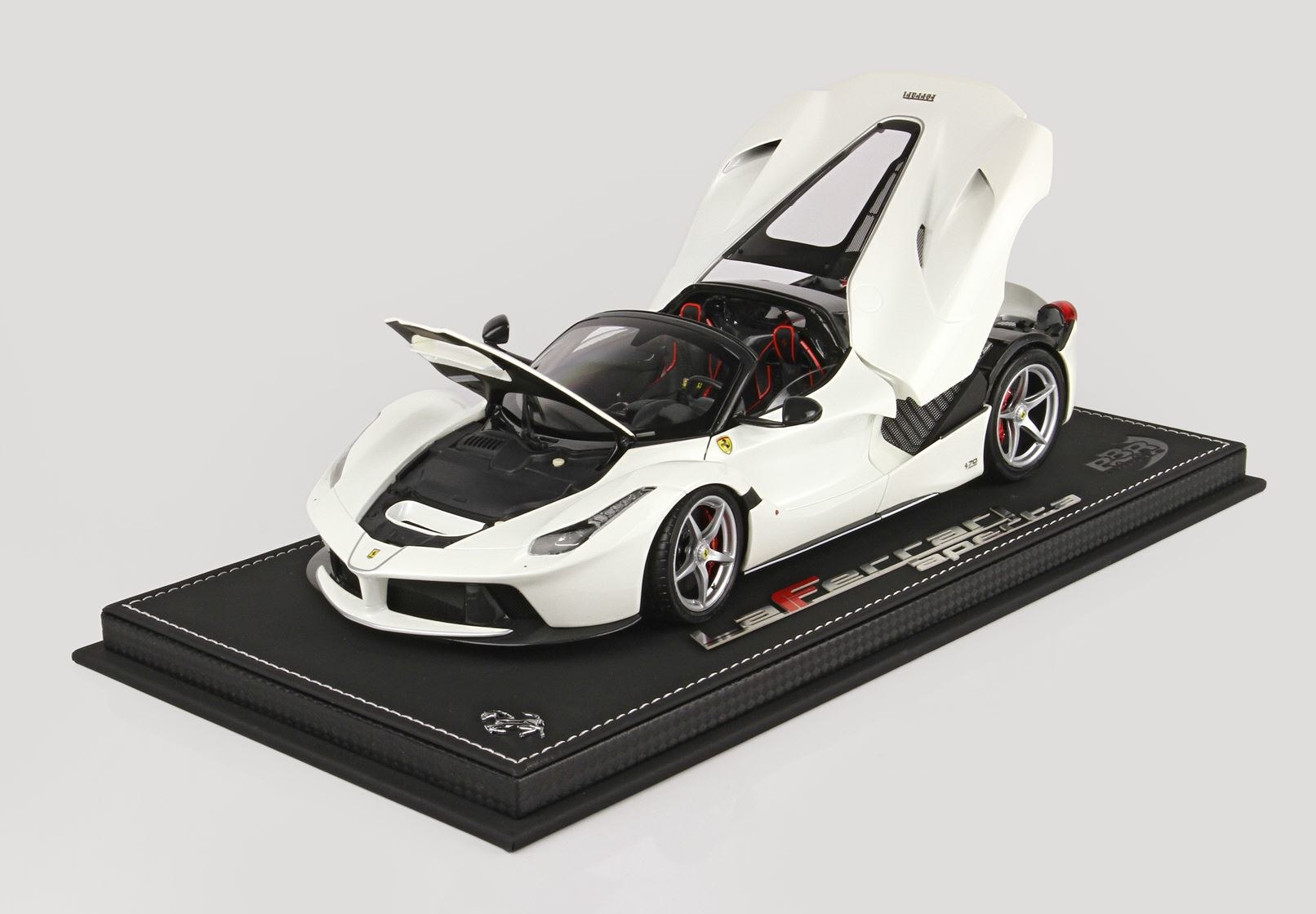 LaFerrari ホワイトモデル マイスト 1/18 1/18 BBR Ferrari LaFerrari Matt Fuji White/Carbon roof Ltd.12 pcs