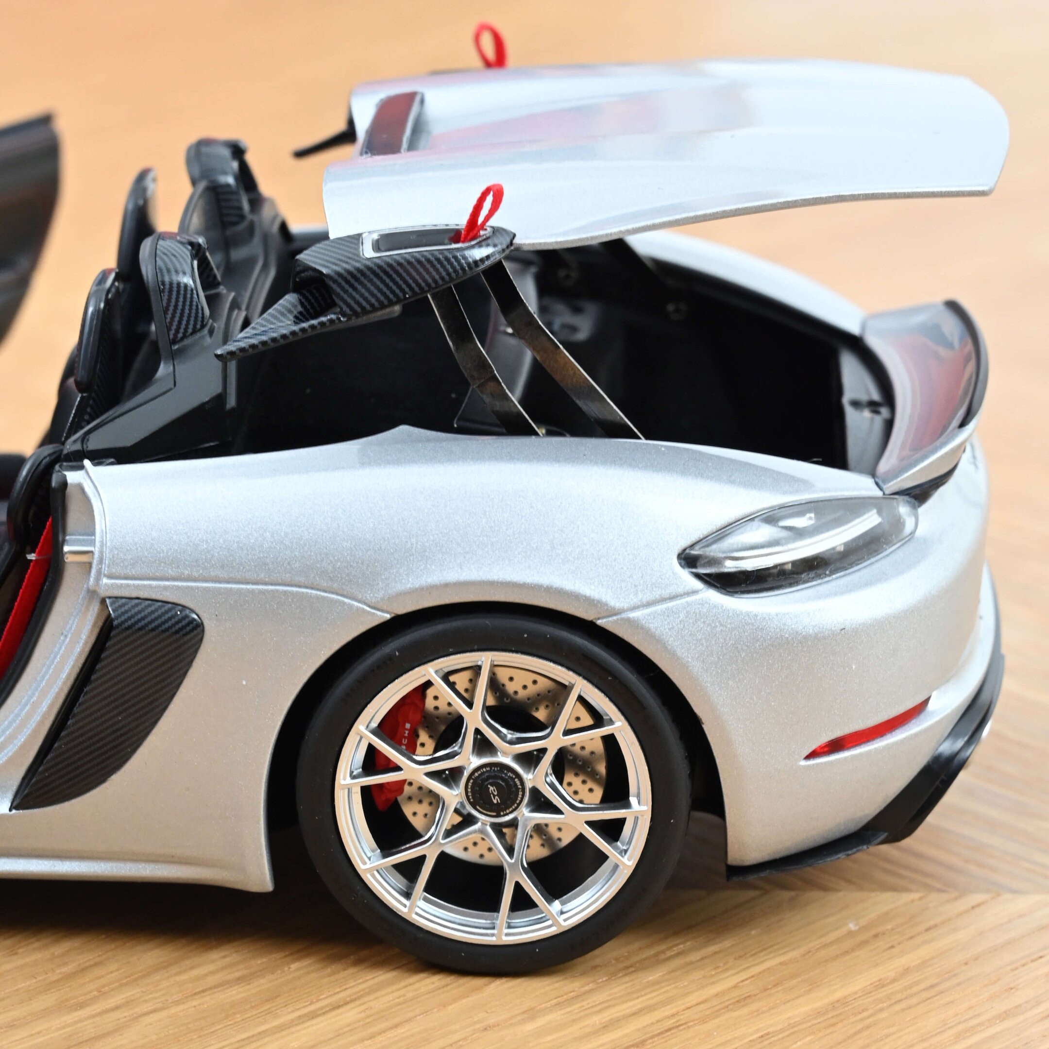 304-040 ノレブ 1/18 ポルシェ 718 スパイダー RS 2023 Porsche 718 Spyder RS w/ Weissach Pack 2023 GT