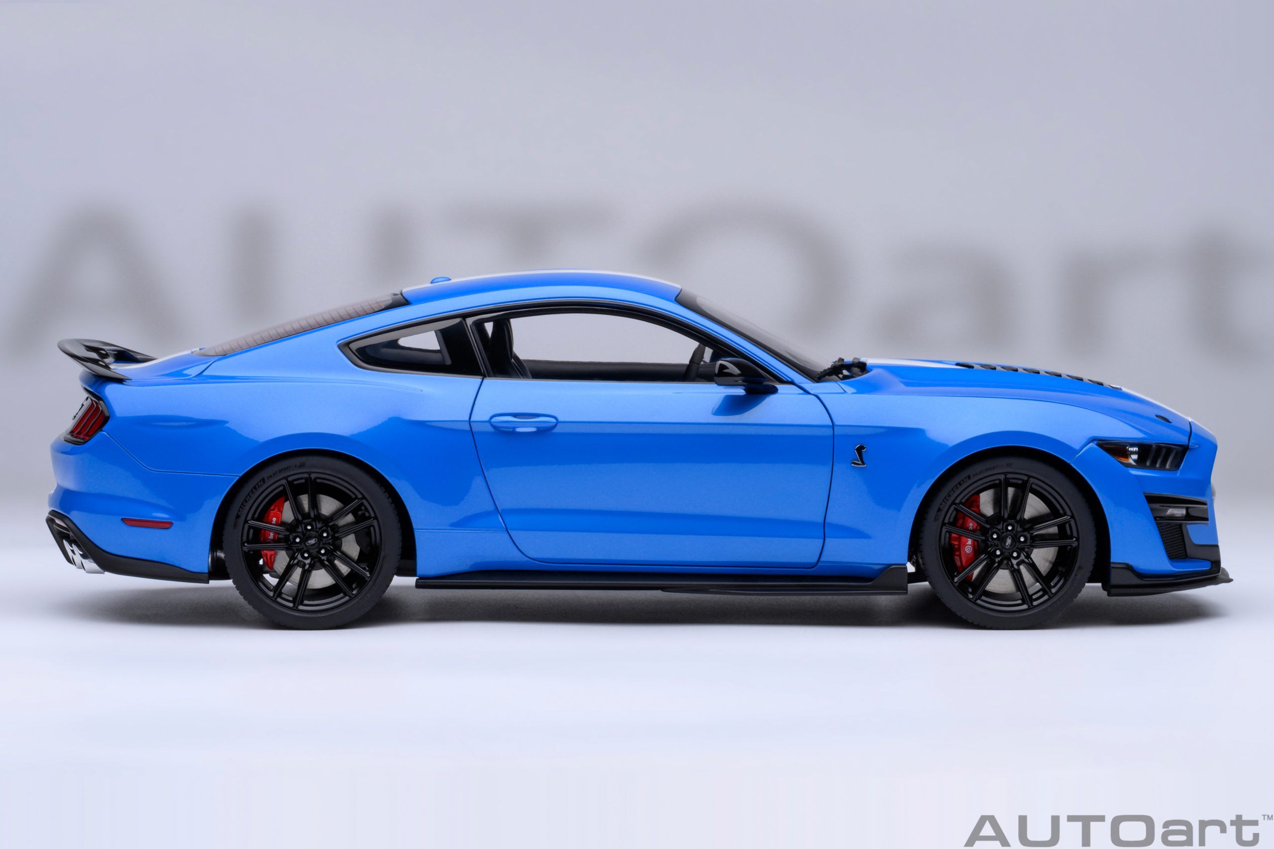 Ford Mustang Shelby GT500 Grabber Blue 1:18 by AUTOart
