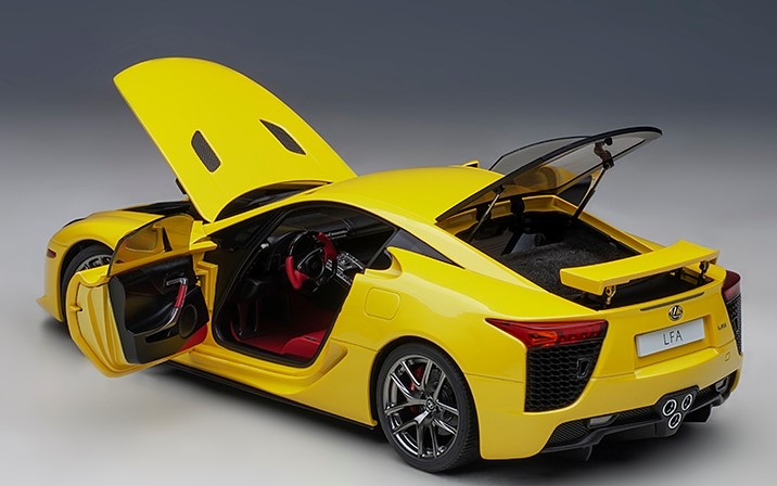LEXUS LFA PEARL YELLOW in 1:18 scale by AUTOart