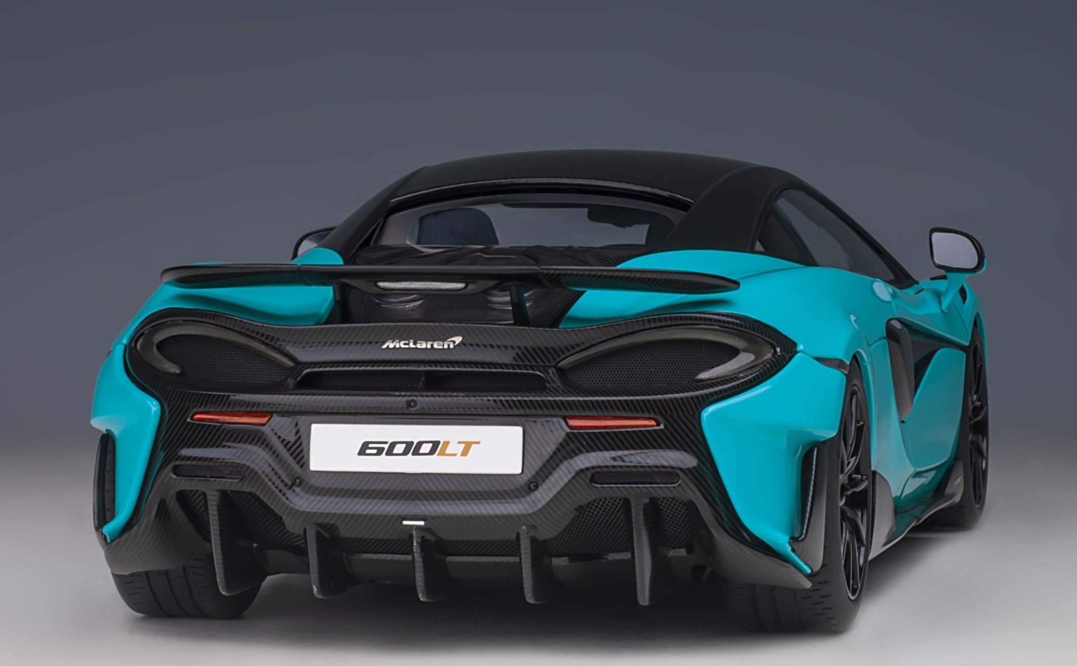 mclaren-600lt-blue-in-1-18-scale-by-autoart-by-autoart