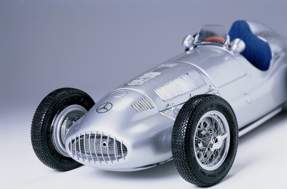 1939 Mercedes Benz W 165 by CMC in 1:18 Scale by CMC