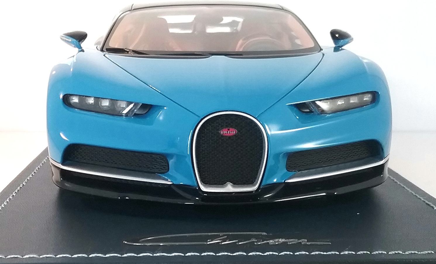 1/18 ブガティシロン Bugatti Chiron with open wings 1:18 | MR Collection Models