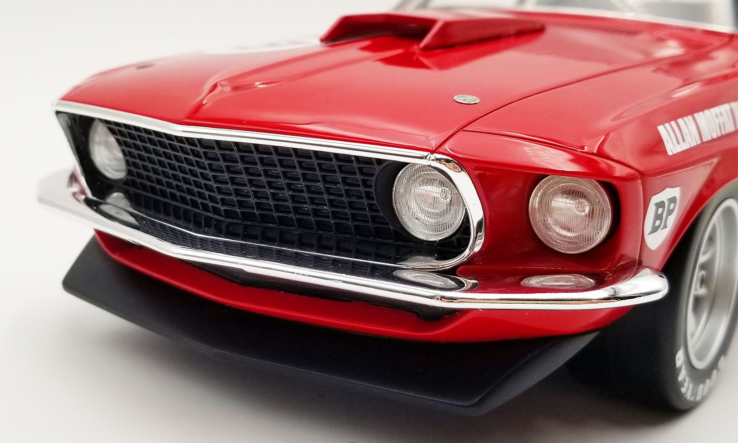 1969 Ford Trans Am Mustang Boss 302 #9 Allan Moffat in 1:12 scale