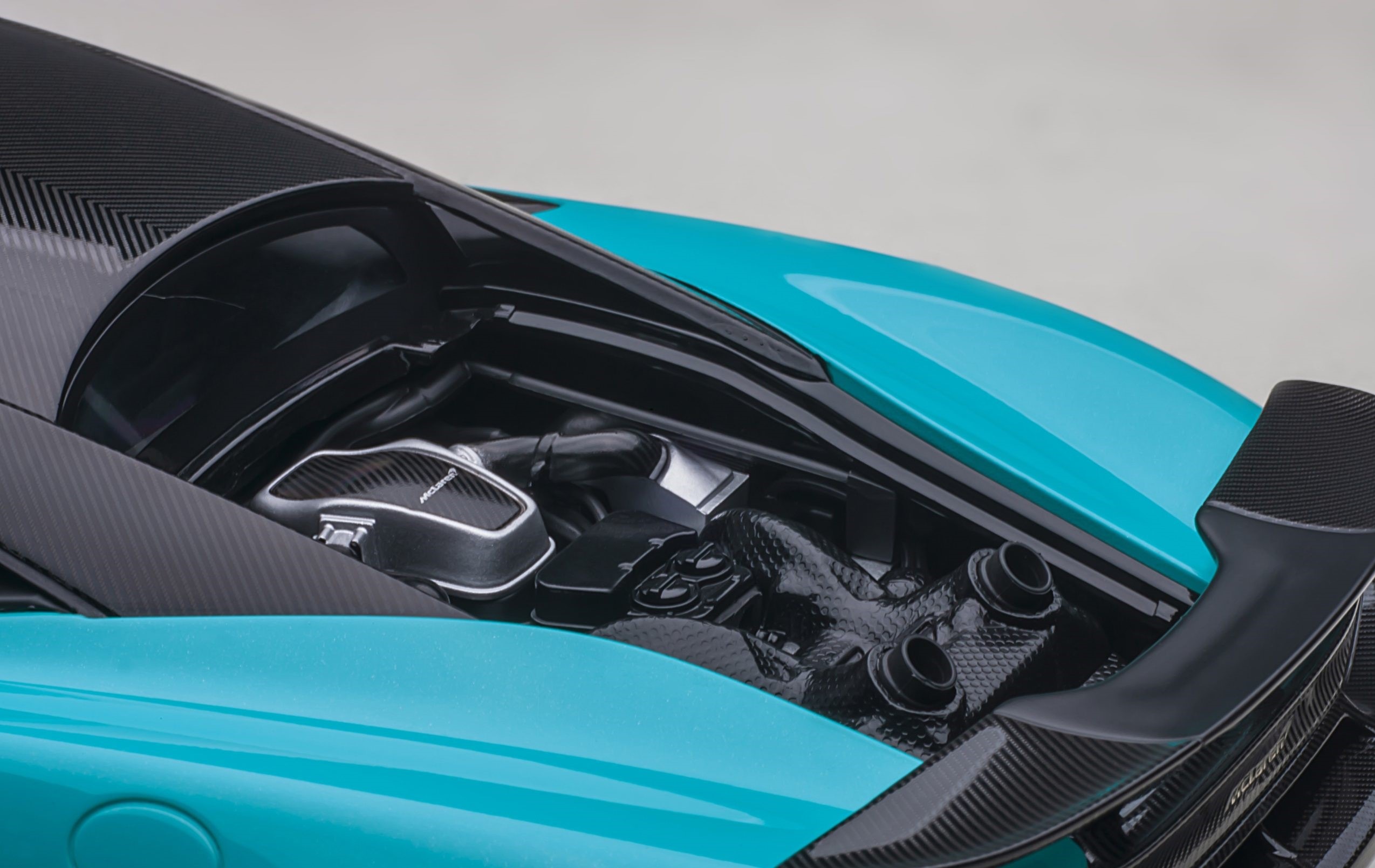 mclaren-600lt-blue-in-1-18-scale-by-autoart-by-autoart