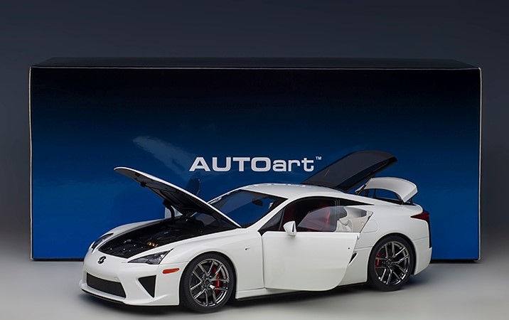 Lexus LFA Whitest White 1:18 by AUTOart