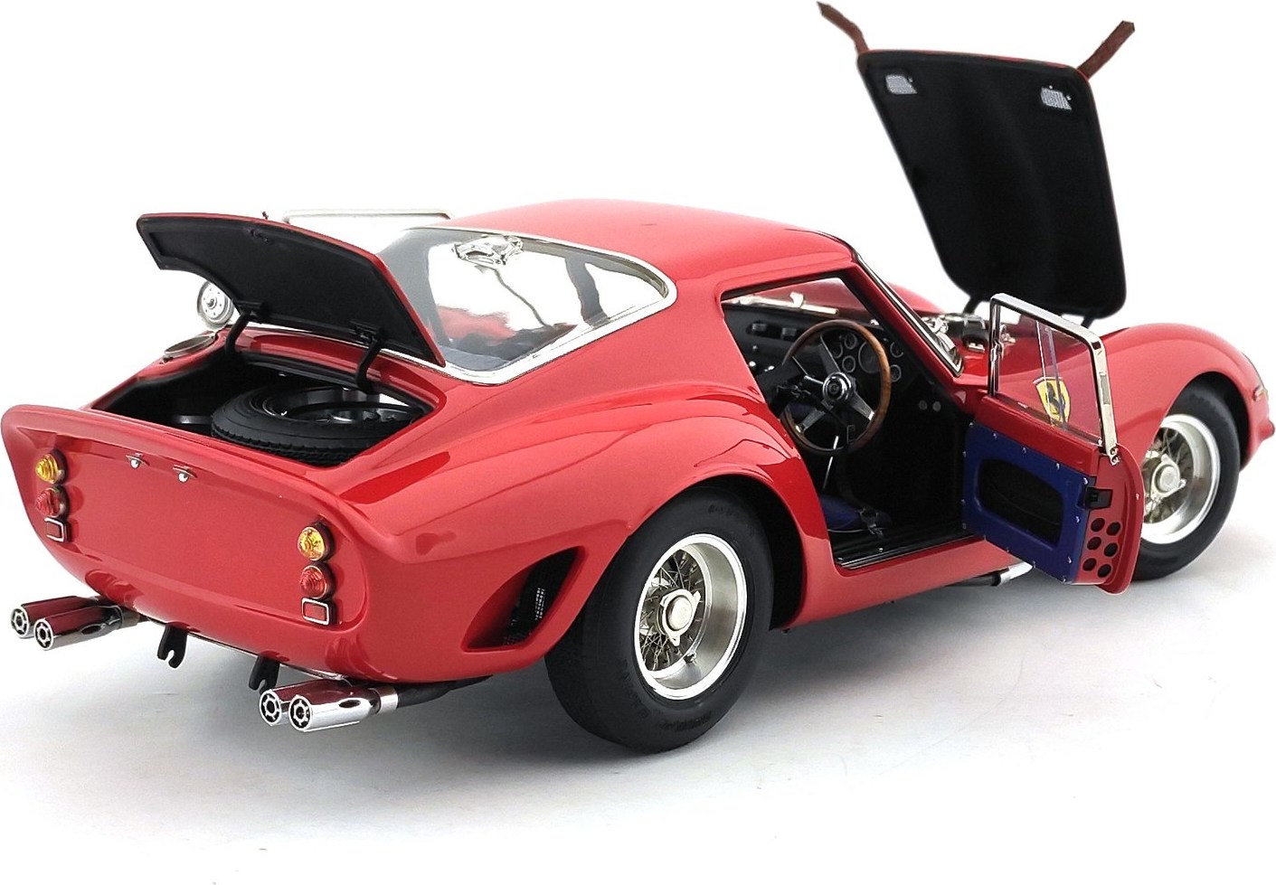 1962 Ferrari 250 GTO Red in 1:18 scale by CMC