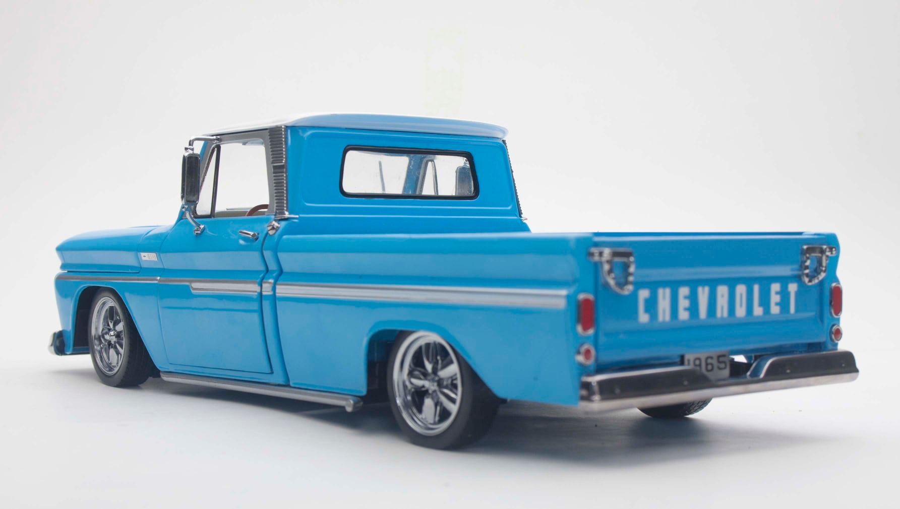 1965 CHEVROLET C-10 STYLESIDE PICKUP LOWRIDER Blue in 1:18