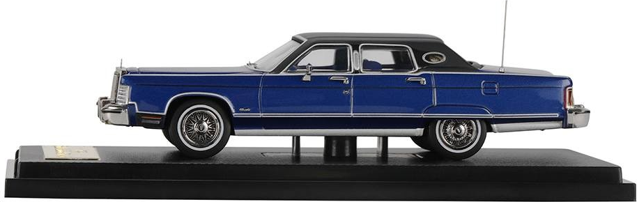 1979 Lincoln Continental Town Car Blue in 1:64 scale by Sun Star