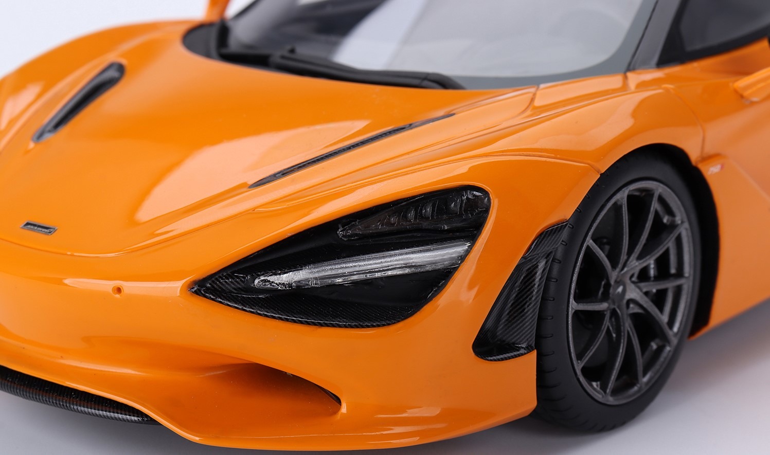 McLaren 750S McLaren Orange in 1:18 scale by Topspeed