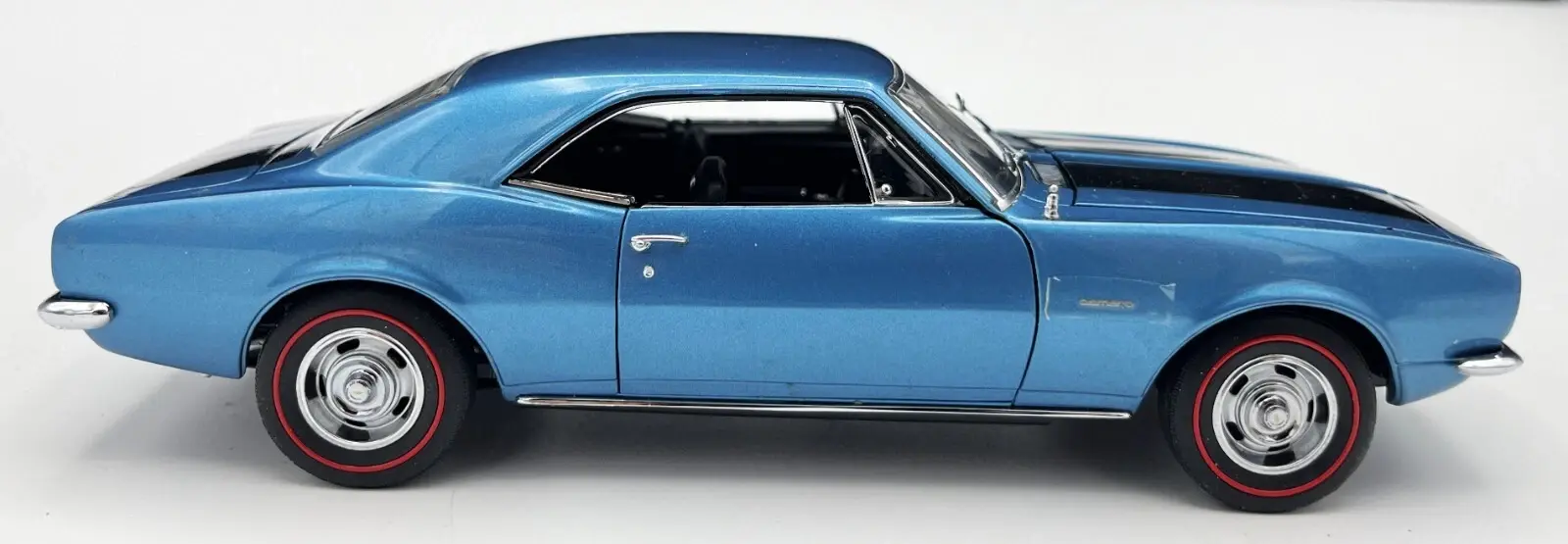 1967 CHEVROLET Camaro Z/28 Sport Coupe blue in 1:24 by Danbury Mint