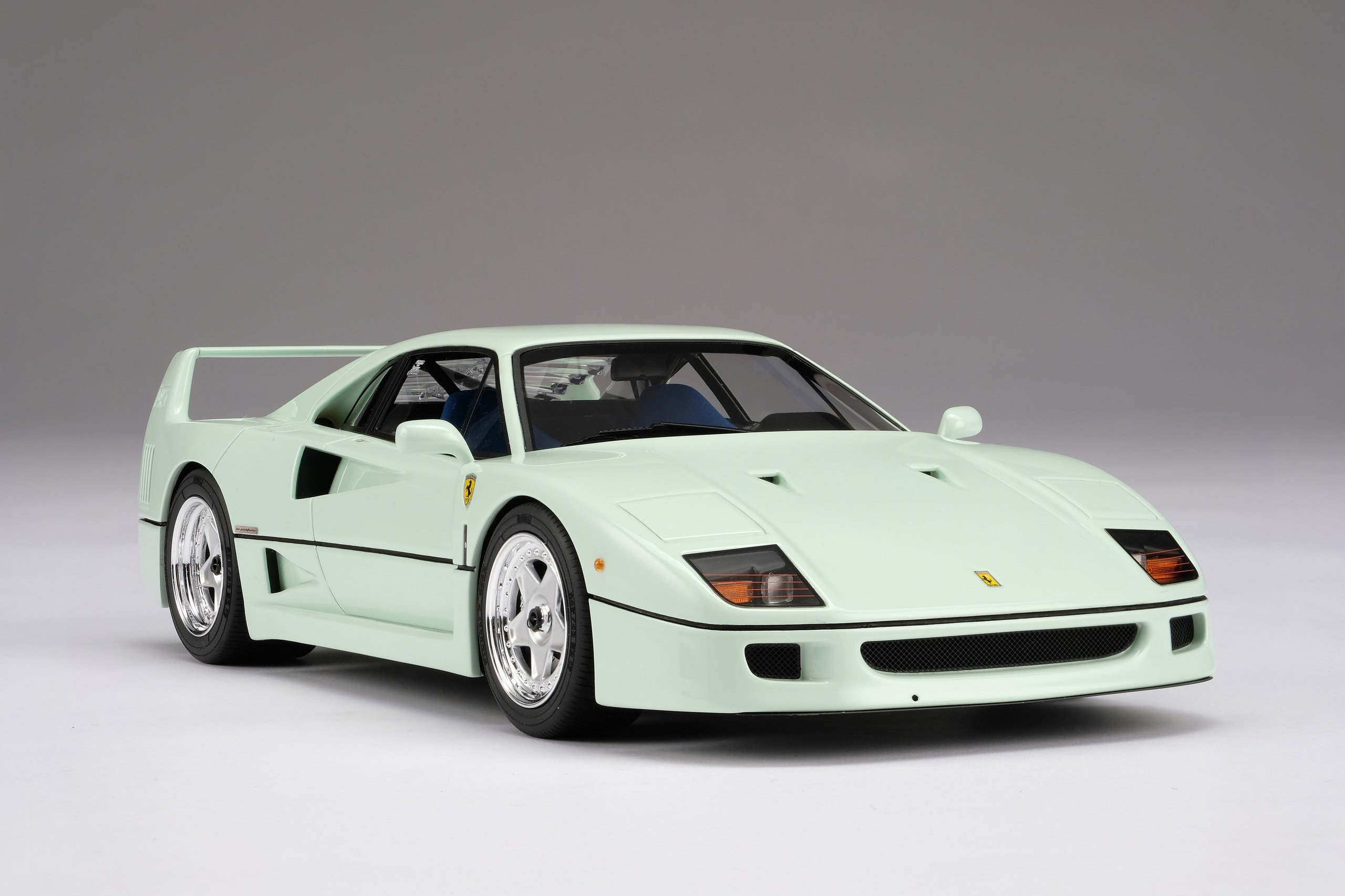 FERRARI F40 - VERDE PALLIDO in 1:18 scale by Amalgam