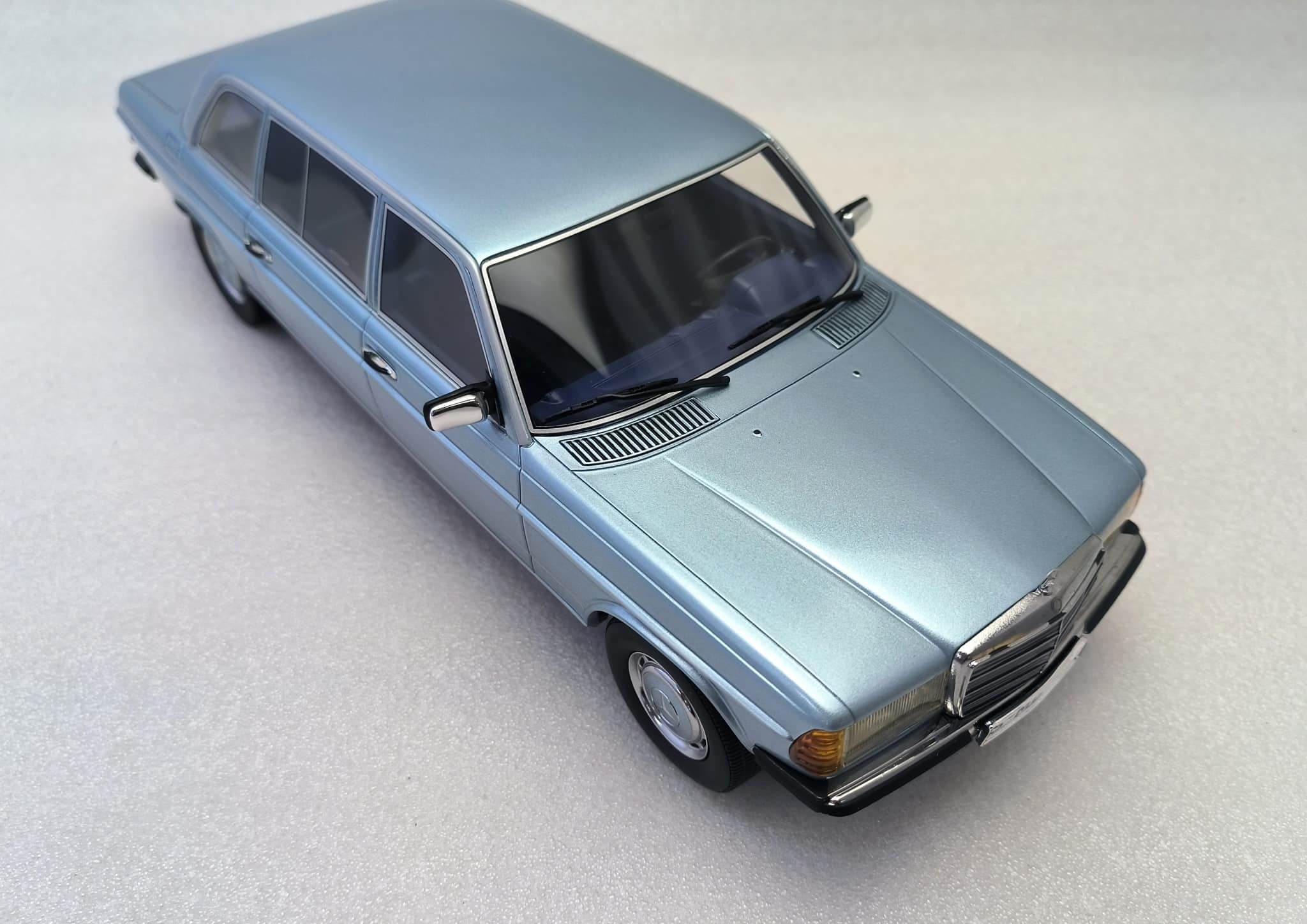1/18 メルセデス S123 Tモデル 1978ダークブルー KKscale製 1/18 メルセデス S123 Tモデル 1978ダークブルー KKscale製の