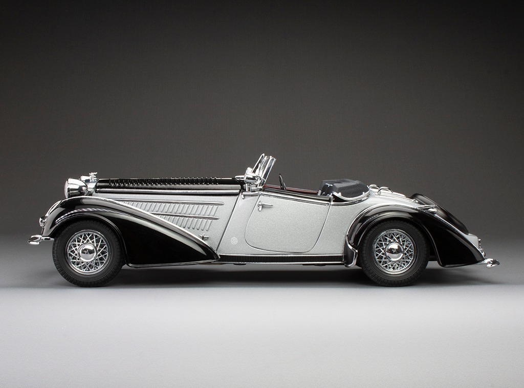 1939 Horch 855 Roadster Black/Silver in 1:18 scale by Sun Star