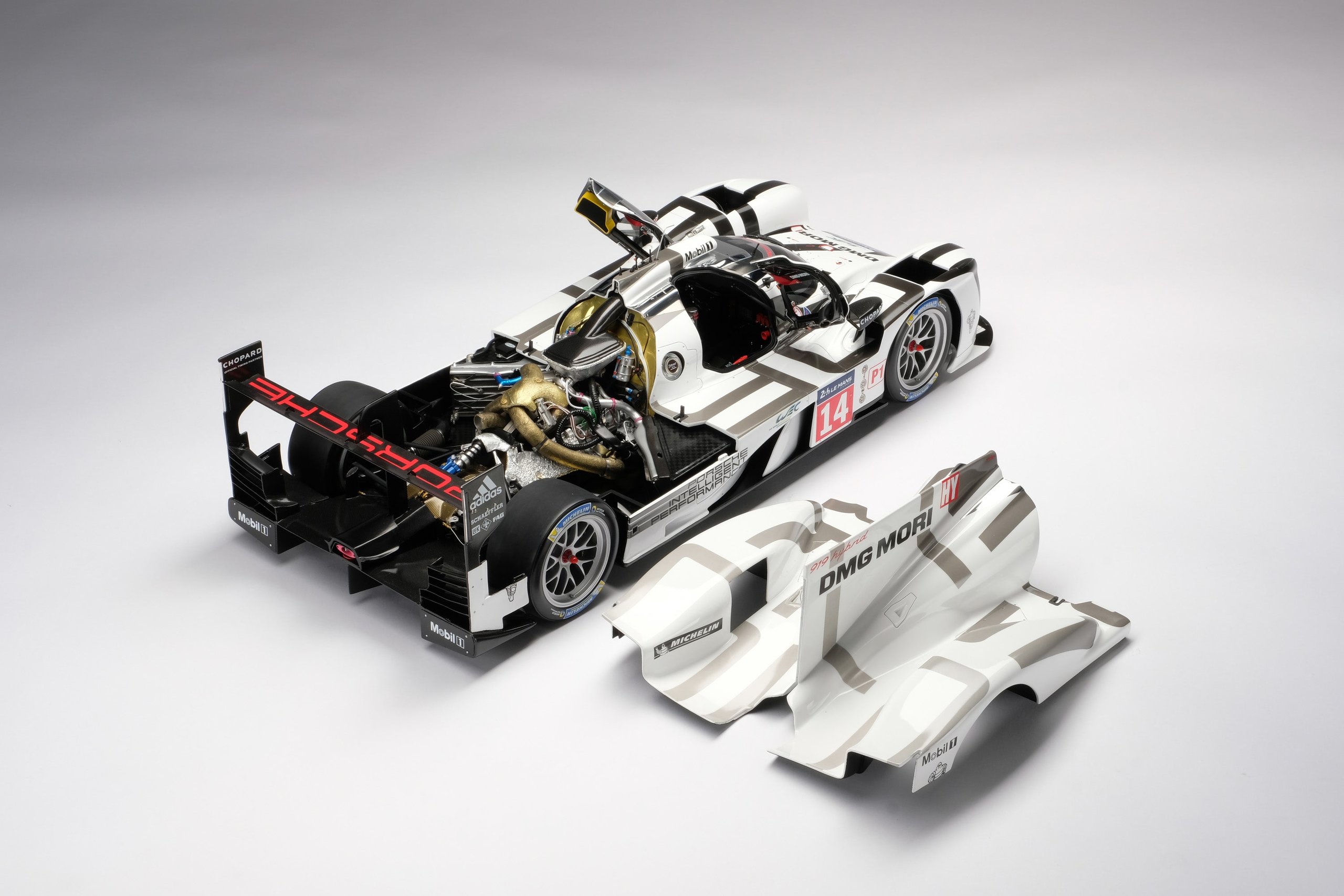 Porsche 919 Hybrid 2014 Le Mans in 1:8 scale by Amalgam