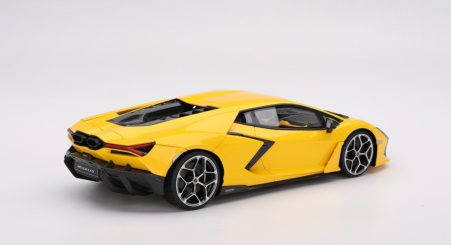 Lamborghini Revuelto Giallo in 1:18 scale by Topspeed