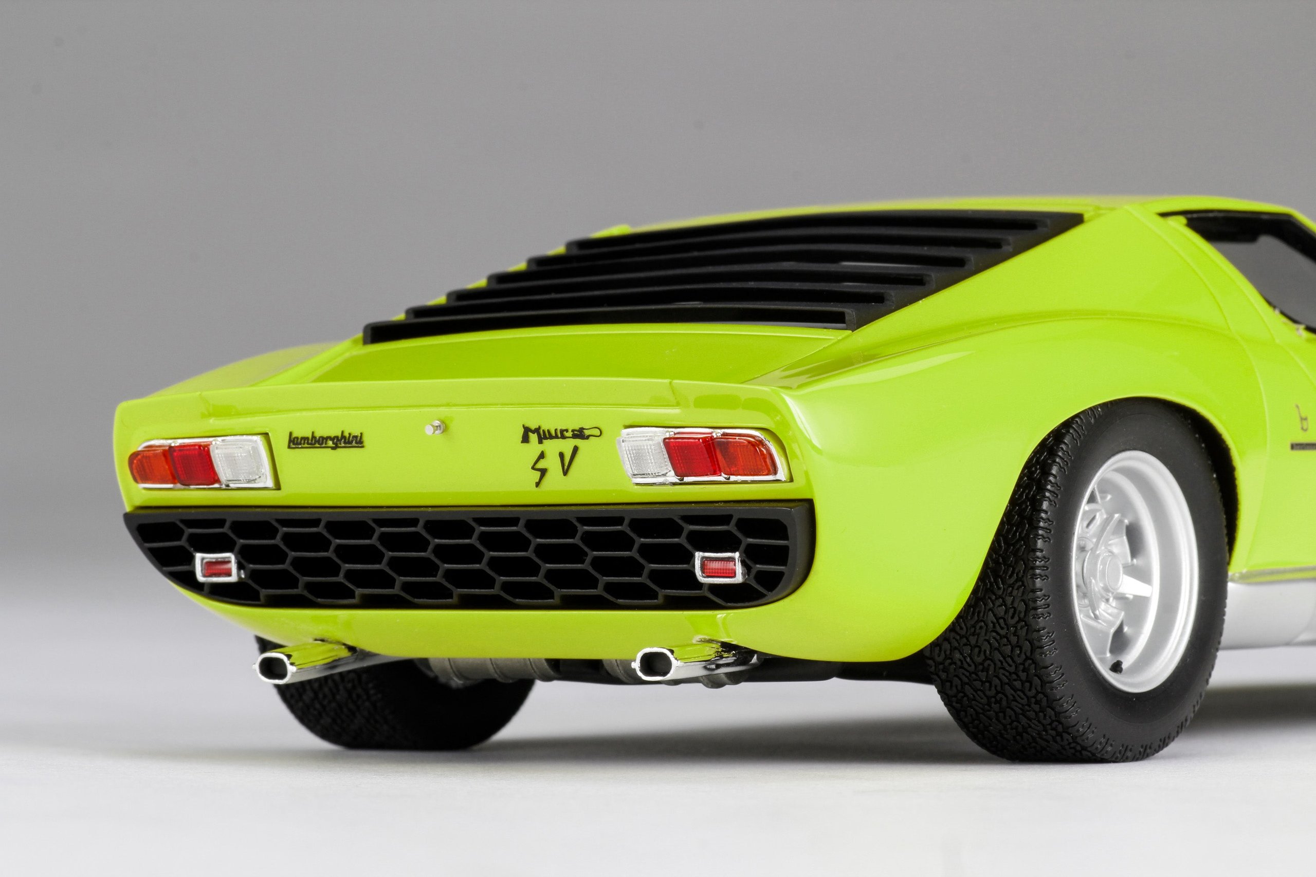 Lamborghini Miura Green in 1:18 Scale by Amalgam