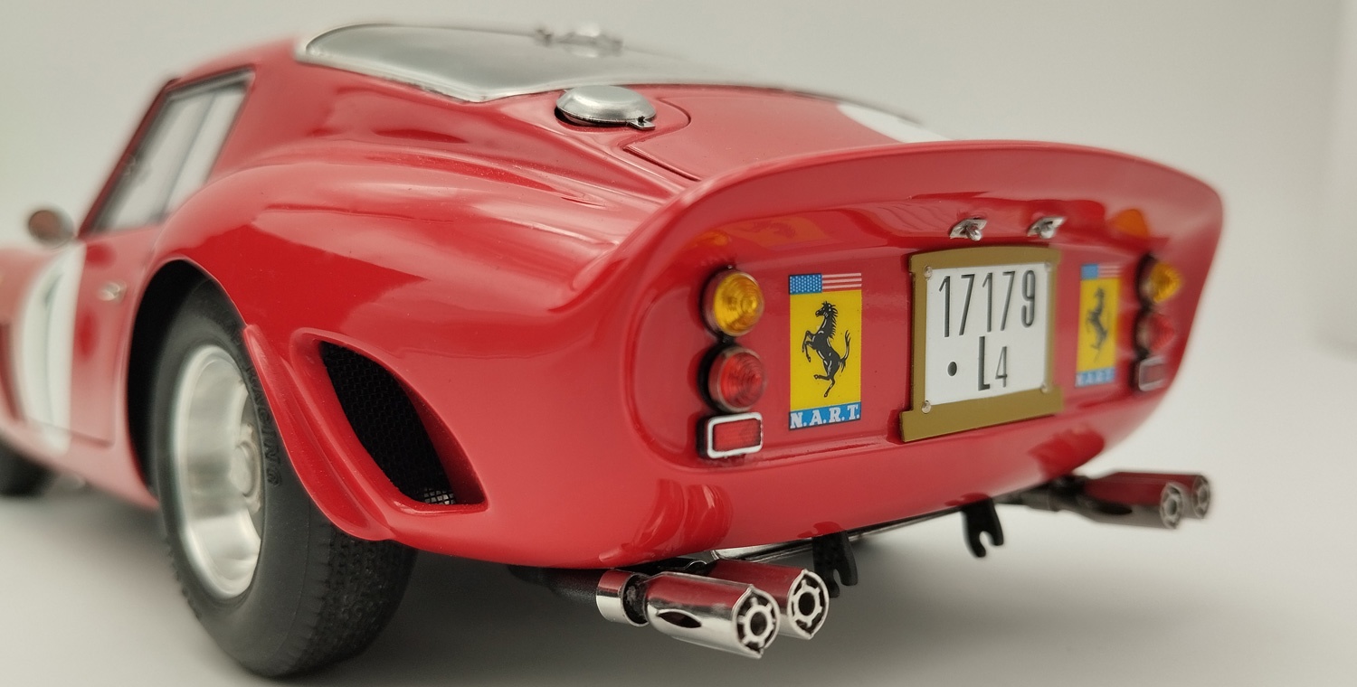 1962 Ferrari 250 GTO Pedro/Ricardo Rodriguez in Paris 1962 in 1:18 scale by  CMC