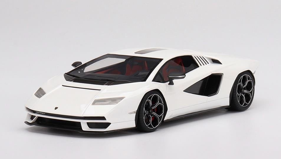 Lamborghini Countach LPI 800-4 Bianco Siderale in 1:18 scale by
