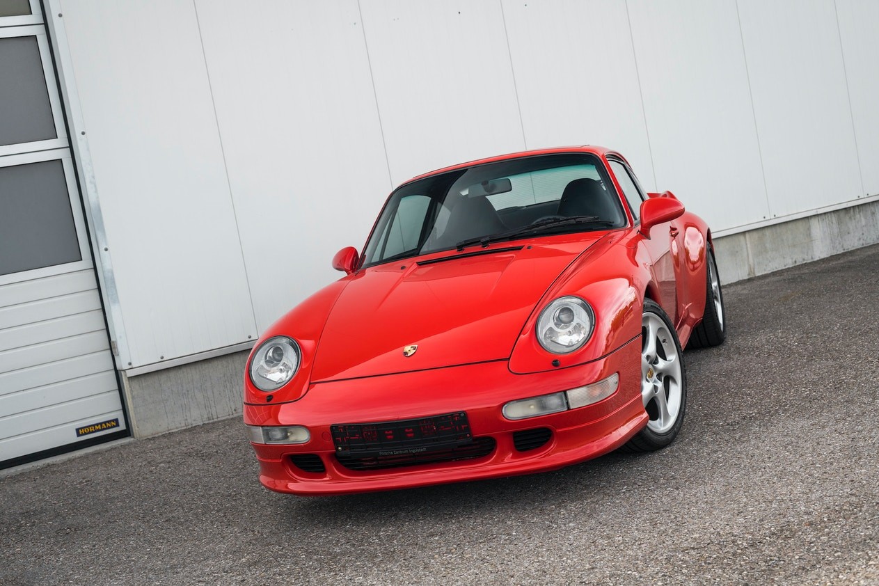 PORSCHE 911 (993) TURBO 1995 RED in 1:18 scale by Minichamps by