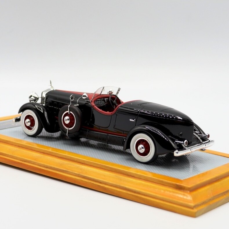 1931 Cadillac 452A V16 Roadster Farina Resin Model Car 1:43 by Ilario