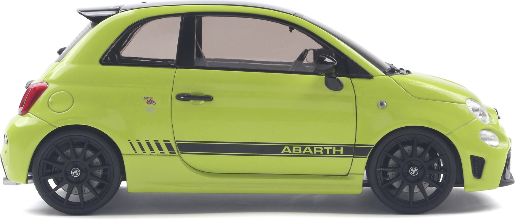 Abarth 595, un aggiornamento verde adrenalina - La Stampa