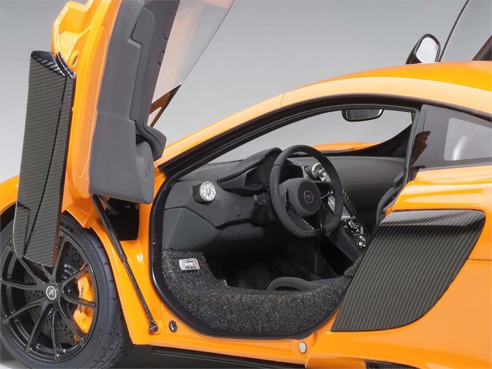 McLaren 675LT Orange 1:18 by AUTOart