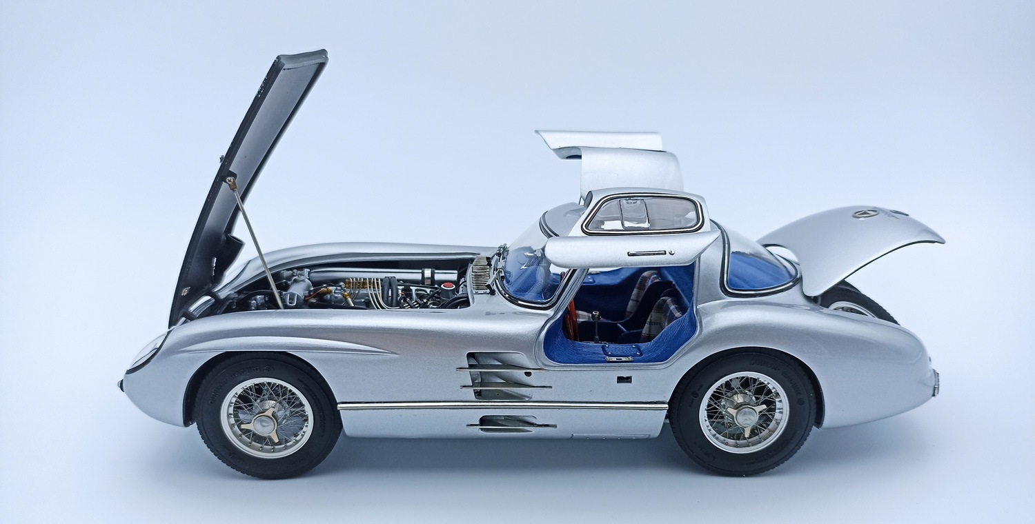 Mercedes-Benz 300 SLR Coupé 1955 blue interior in 1:18 scale by