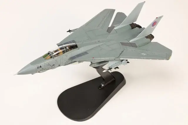 F-14A Tomcat 160665 VF-1 US Navy (w/optional decal) in 1:72 scale