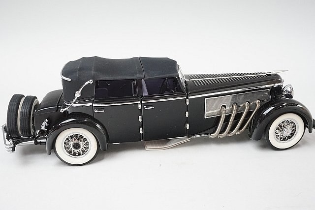 1940 Duesenberg SJ Town Car black/lilac interior in 1:24 scale by