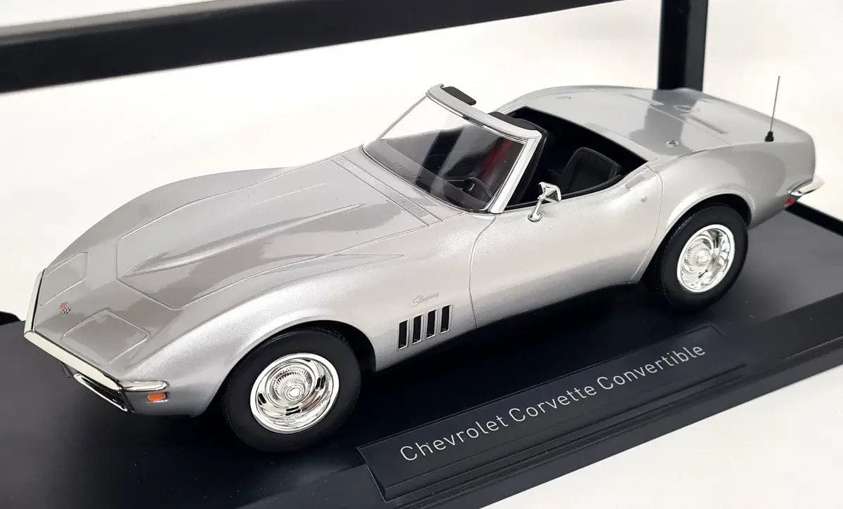 Chevrolet Corvette Coupe 1969 Silver in 1:18 scale by Norev by Norev