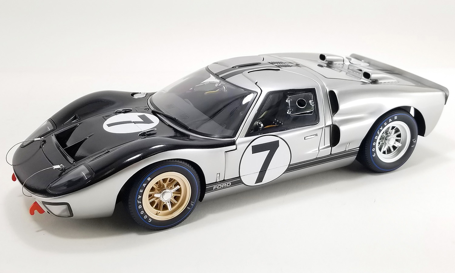 7 Ford GT40 MKII-B Le Mans 1966 in 1:12 scale by Acme Diecast