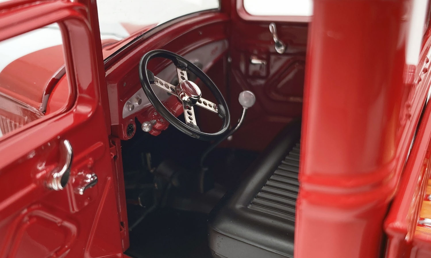 世界の 1932 Ford Pickup So-Cal Speed Shop in 1:18 scale by Acme Diecast ミニカー