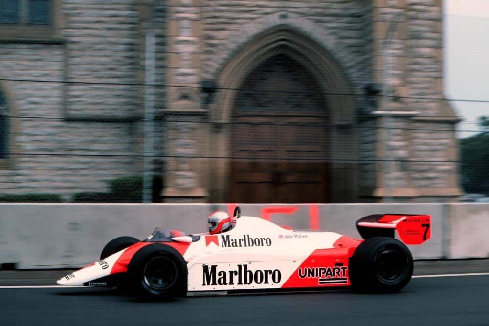Photo A.019133 MCLAREN TAG MP4-2B JOHN WATSON GRAND PRIX F1 BRANDS