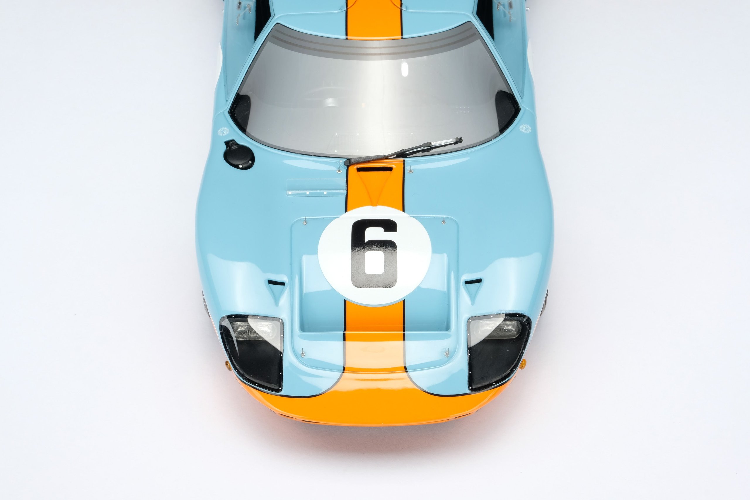 1969 FORD GT40 LE MANS WINNER in 1:18 scale by Amalgam