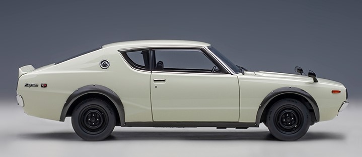 NISSAN SKYLINE GT-R (KPGC110) WHITE in 1:18 scale by AUTOart by