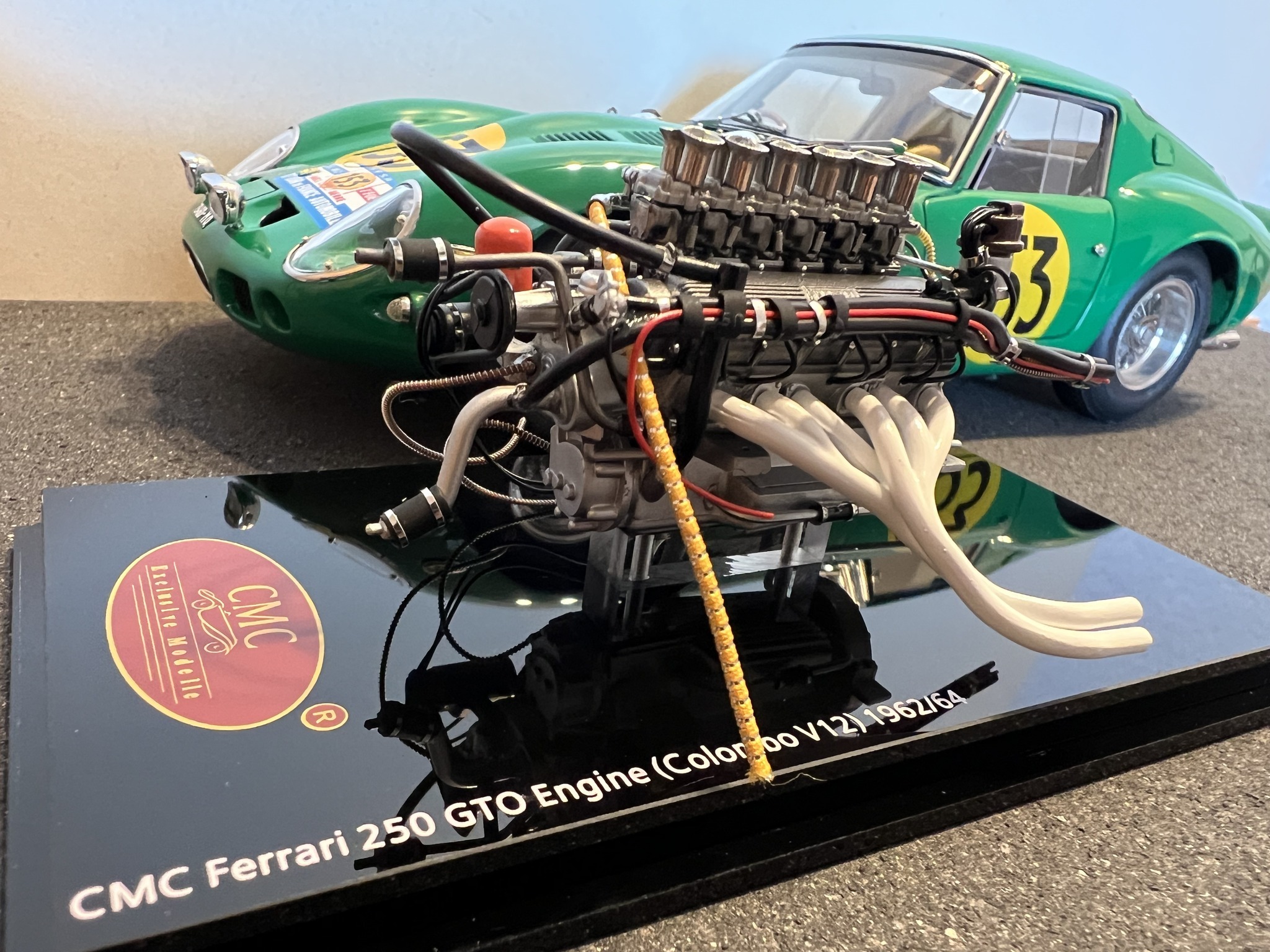 Ferrari 250 GTO Engine in 1:18 scale w/ Showcase by CMC