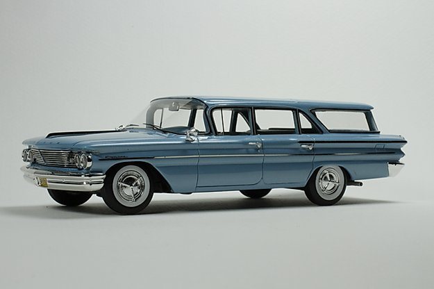 '56 Safari Wagon 1:18スケールミニカー 1960 Pontiac Safari Color Skymist Blue in 1:43 Scale by Goldvarg