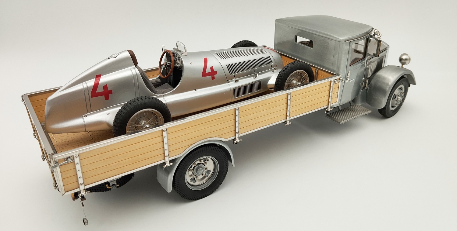 Bundle Mercedes-Benz Truck + Silver Arrow W25 in 1:18 scale by CMC