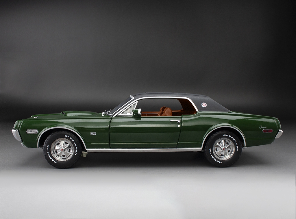1968 Mercury Cougar XR7-G Augusta Green in 1:18 scale by Sun Star
