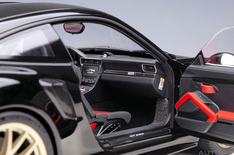 Voiture Miniature Porsche 911 GT2 RS Weissach 2017 1:18 Autoart - Noire - Portes Ouvrantes