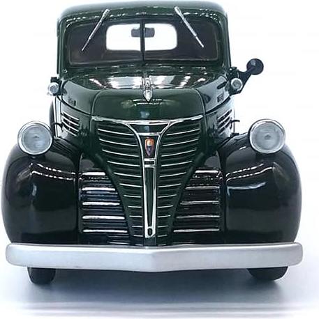1941 Plymouth Pickup green/black in 1:24 scale by Danbury Mint by