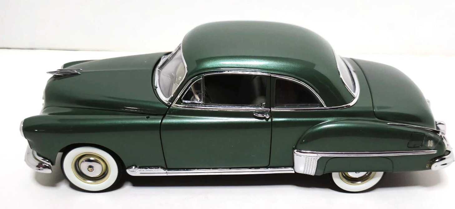 1949 Oldsmobile 88 Coupe Ivy Green 1:24 Scale by Danbury Mint
