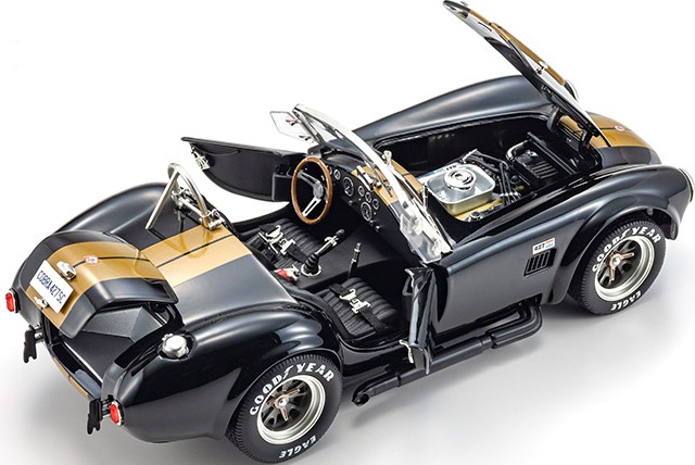 Shelby Cobra 427S/C Black/Gold in 1:18 scale by Kyosho Diecast Models