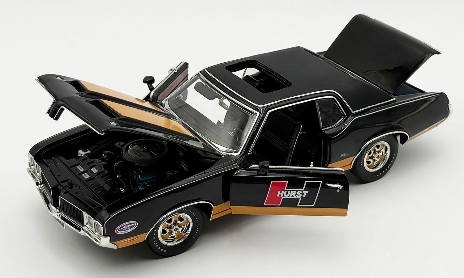 1970 Oldsmobile Cutlass SX Hurst Edition in 1:18 scale by Acme Diecast
