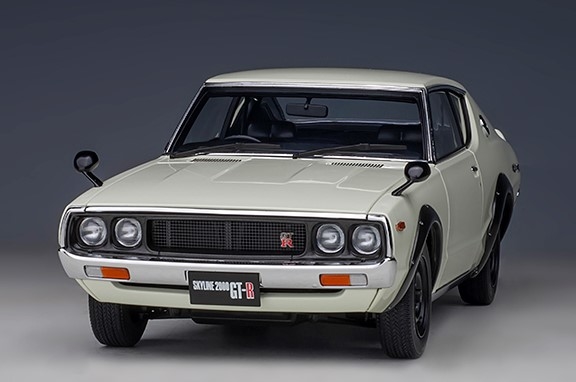 NISSAN SKYLINE GT-R (KPGC110) WHITE in 1:18 scale by AUTOart by