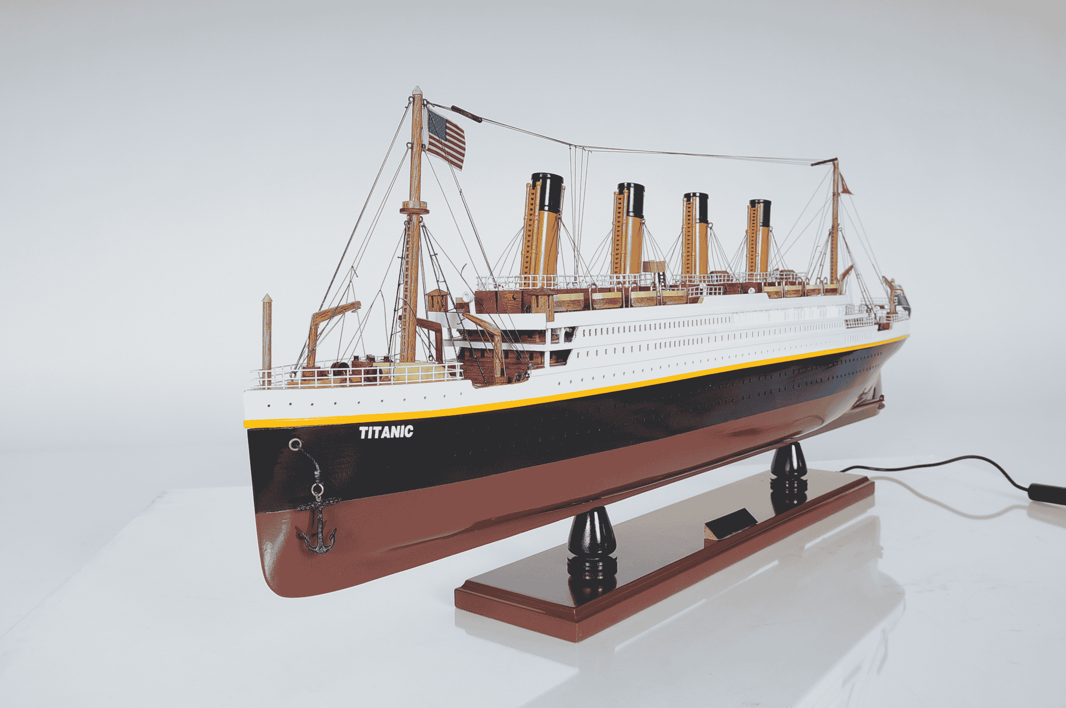 Titanic Painted Ship Model Wooden Handicraft Fully Assembled Home Decoration - View #4