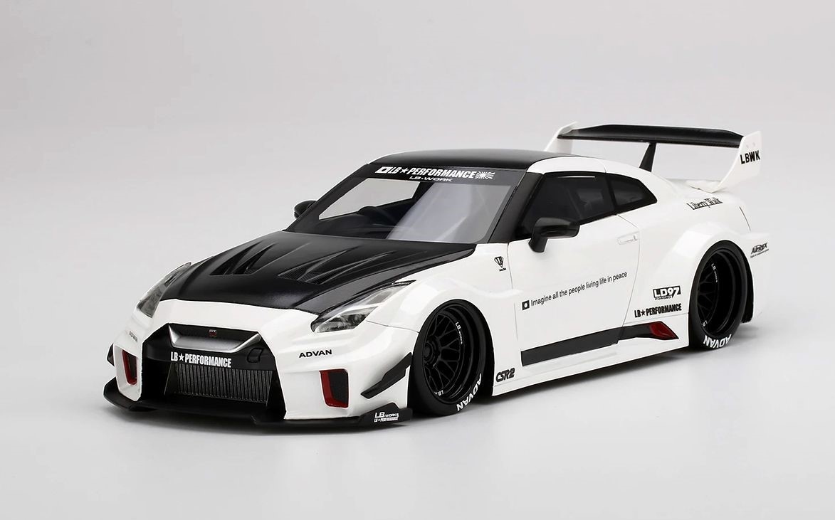 Lb-silhouette Works Gt Nissan 35GT-RR in 1:18 Scale by TopSpeed by