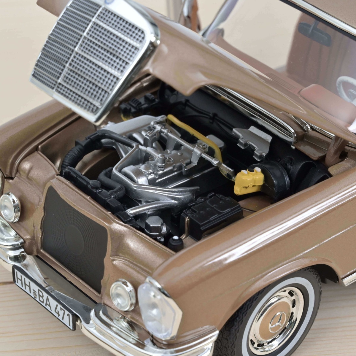 1969 Mercedes-Benz 250 SE Coupé Gold Metallic in 1:18 scale by